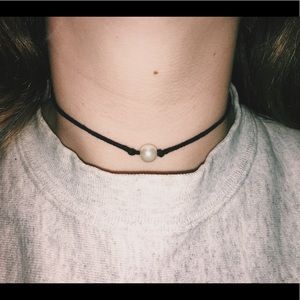 Super trendy! Pearl necklace!